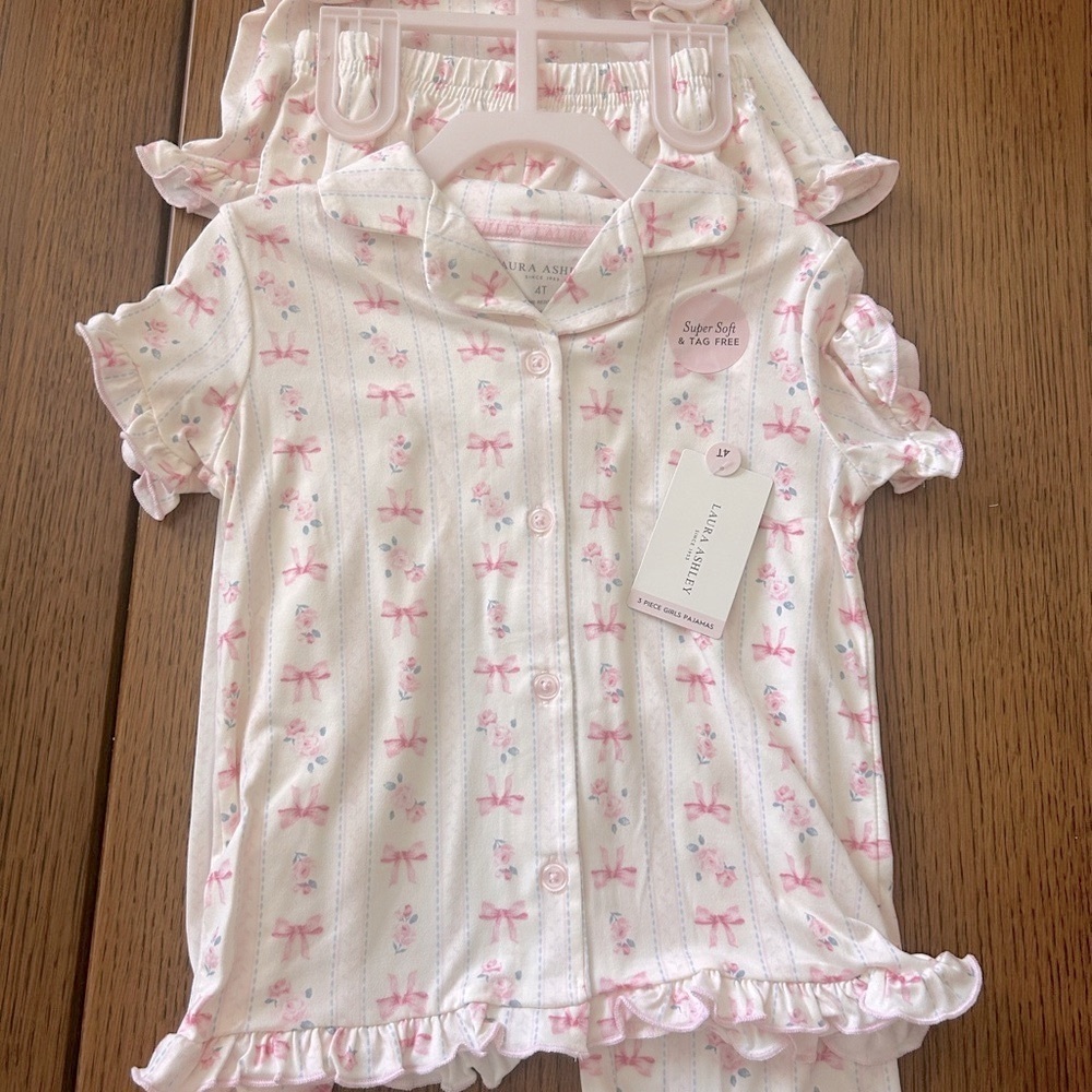 Nwt 🎀✨Laura Ashley Pink and White 3 Piece Pajama Set ✨ 4T
